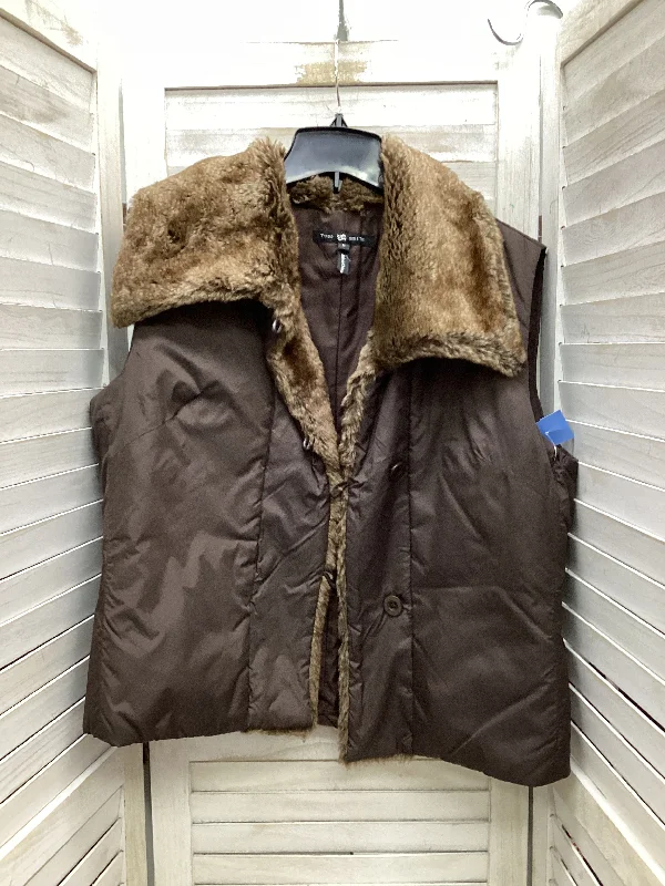 Men's Coats with Ripstop FabricVest Faux Fur & Sherpa By Clothes Mentor In Brown, Size: L Men's Coats with Ripstop FabricVest Faux Fur & Sherpa By Clothes Mentor In Brown, Size: L