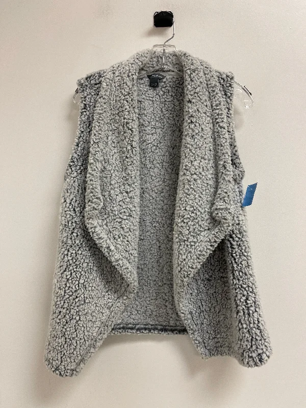 Men's Coats with HoodsVest Faux Fur & Sherpa By Eddie Bauer In Grey, Size: M