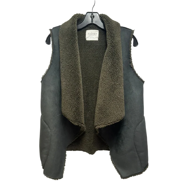 Men's Coats for TravelVest Faux Fur & Sherpa By Velvet By Graham & Spencer In Black & Brown, Size: M Men's Coats for TravelVest Faux Fur & Sherpa By Velvet By Graham & Spencer In Black & Brown, Size: M