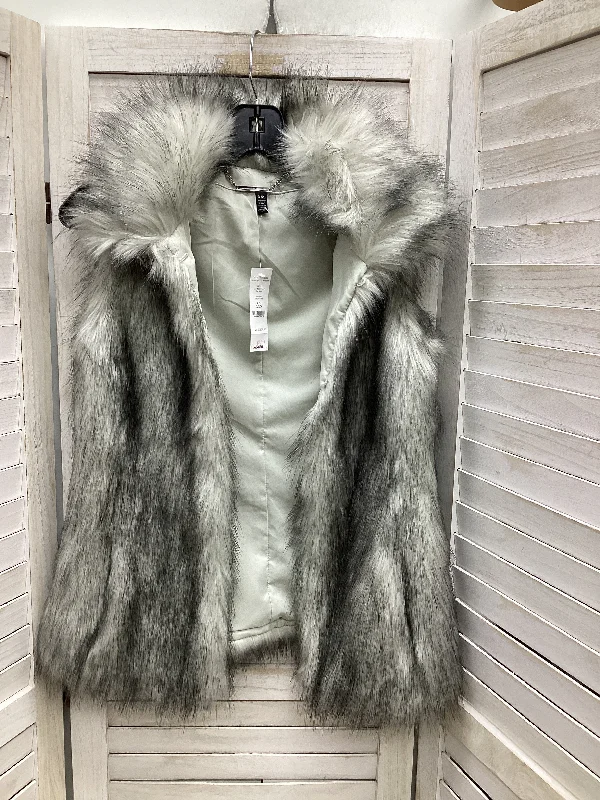 Men's Coats with LiningVest Faux Fur & Sherpa By White House Black Market In Grey, Size: Xxs Men's Coats with LiningVest Faux Fur & Sherpa By White House Black Market In Grey, Size: Xxs