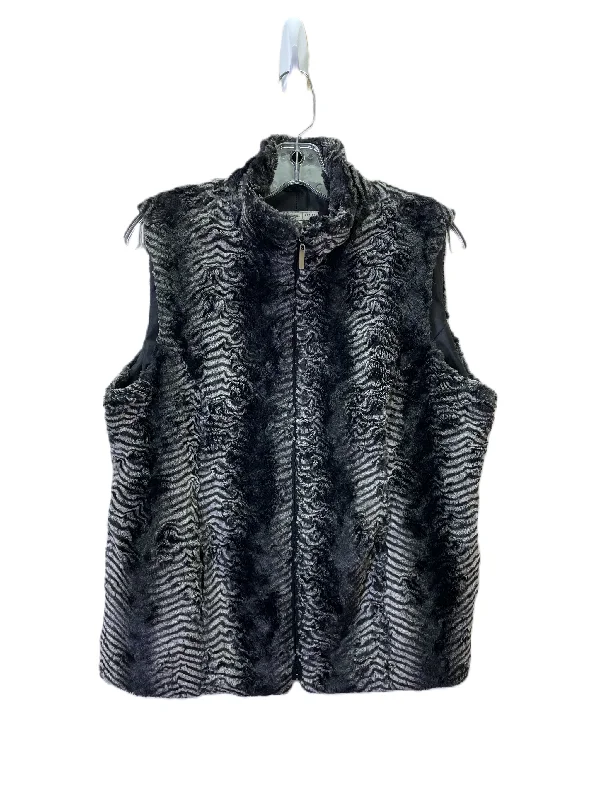 Men's Coats with Tactical FeaturesVest Faux Fur & Sherpa By Jm Collections In Black & White, Size: L Men's Coats with Tactical FeaturesVest Faux Fur & Sherpa By Jm Collections In Black & White, Size: L