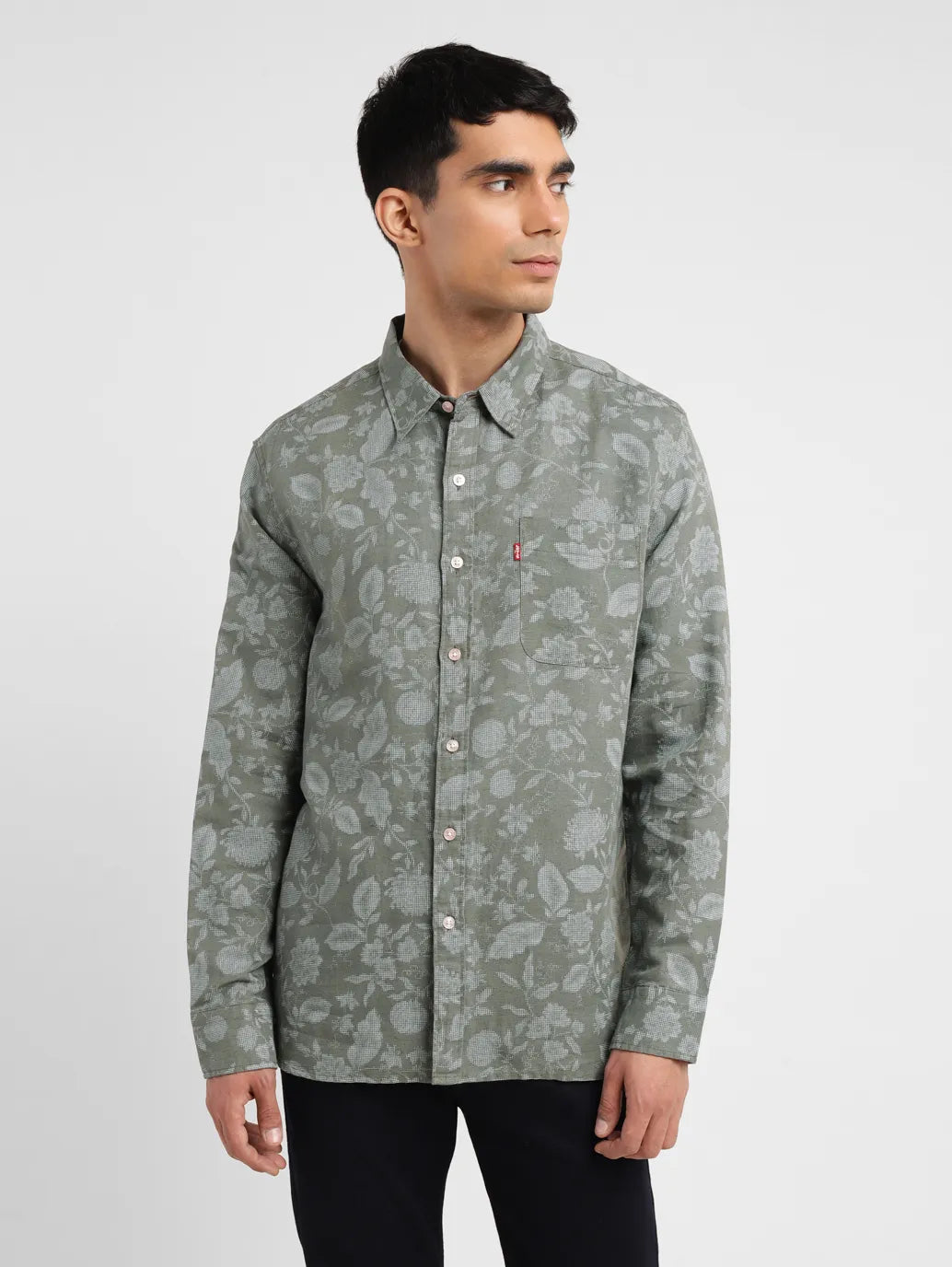 Men's V-Neck T-Shirts for a Flattering ShapeMen's Floral Print Slim Fit Shirt