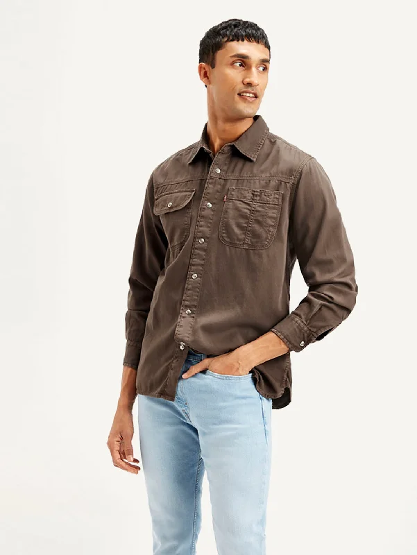 Men's Logo T-Shirts for Brand RepresentationMen's Solid Spread Collar Shirt