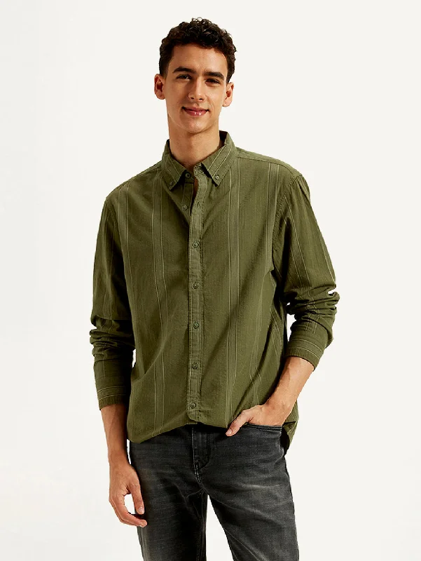 Men's Minimalist Shirts for a Clean LookMen's Striped Slim Fit Shirt