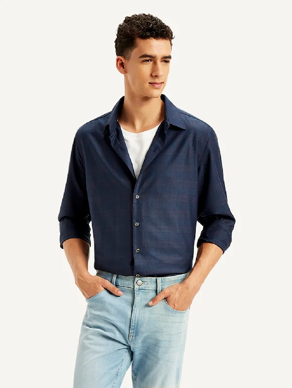 Men's Minimalist Shirts for a Clean LookMen's Checkered Spread Collar Shirt