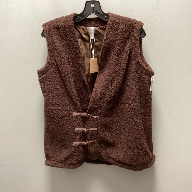 Men's Coats for WorkVest Fleece By NORACORA In Brown, Size: M