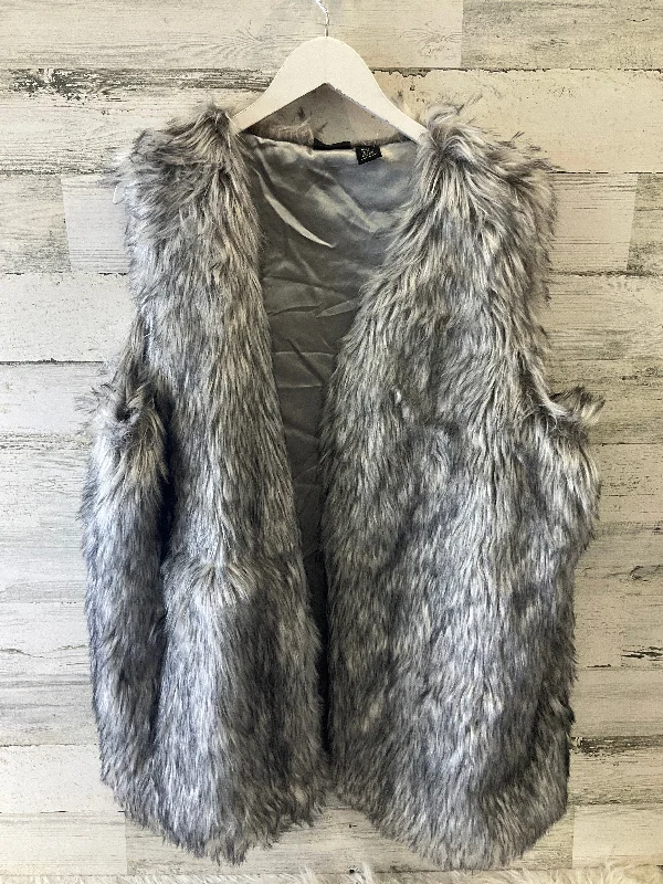 Men's Coats with VentilationVest Faux Fur & Sherpa By Rachel Zoe In Grey, Size: 2x