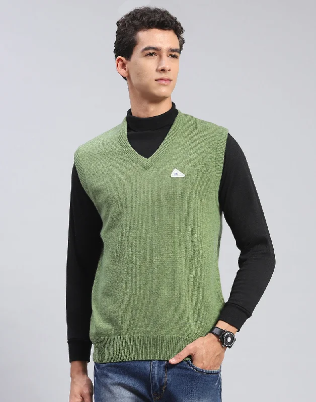 Men Green Solid V Neck Sleeveless Sweater