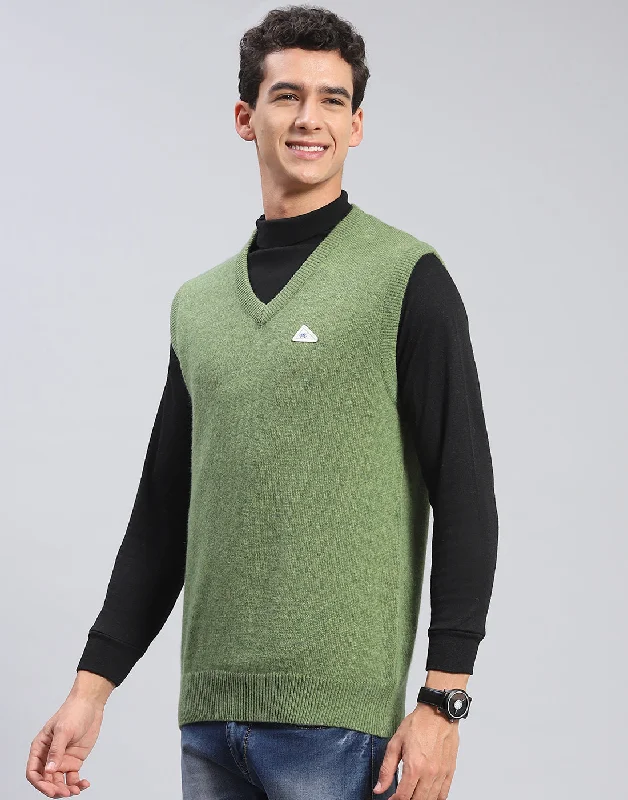 Men Green Solid V Neck Sleeveless Sweater