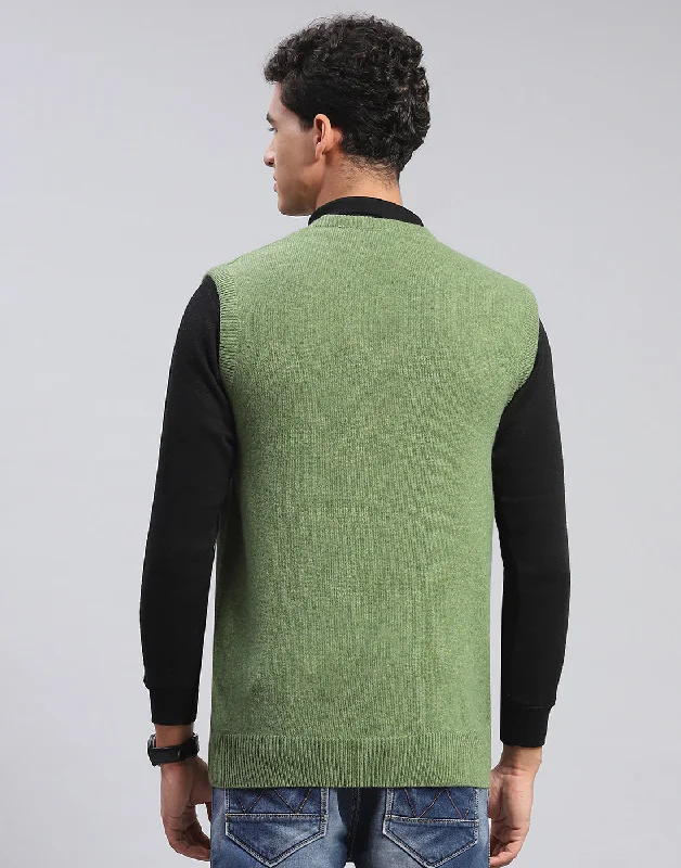 Men Green Solid V Neck Sleeveless Sweater