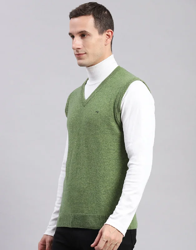 Men Green Solid V Neck Sleeveless Sweaters/Pullovers