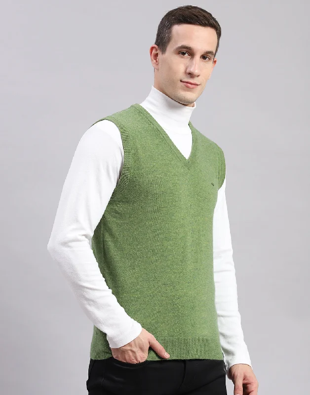 Men Green Solid V Neck Sleeveless Sweaters/Pullovers