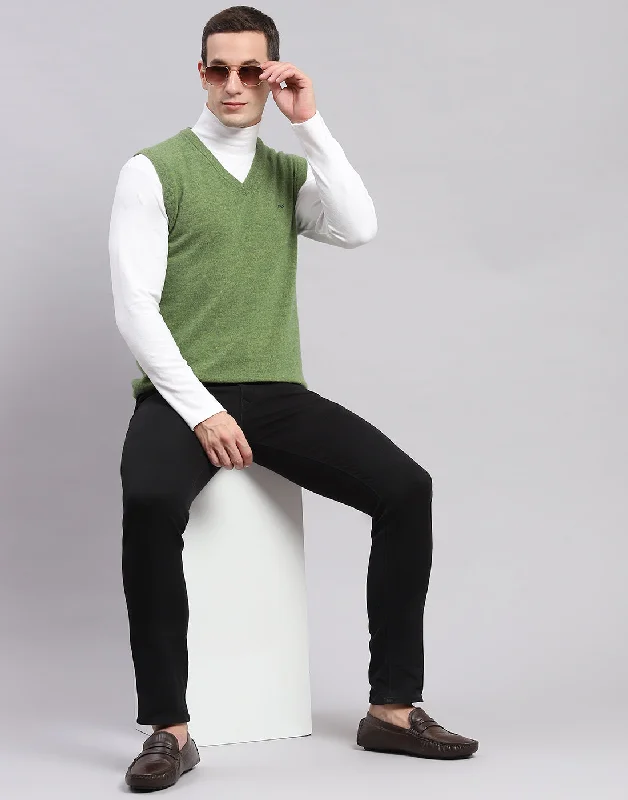 Men Green Solid V Neck Sleeveless Sweaters/Pullovers