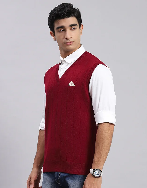 Men Maroon Solid V Neck Sleeveless Sweaters/Pullovers