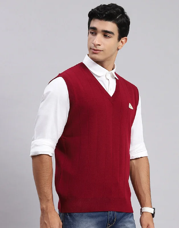 Men Maroon Solid V Neck Sleeveless Sweaters/Pullovers