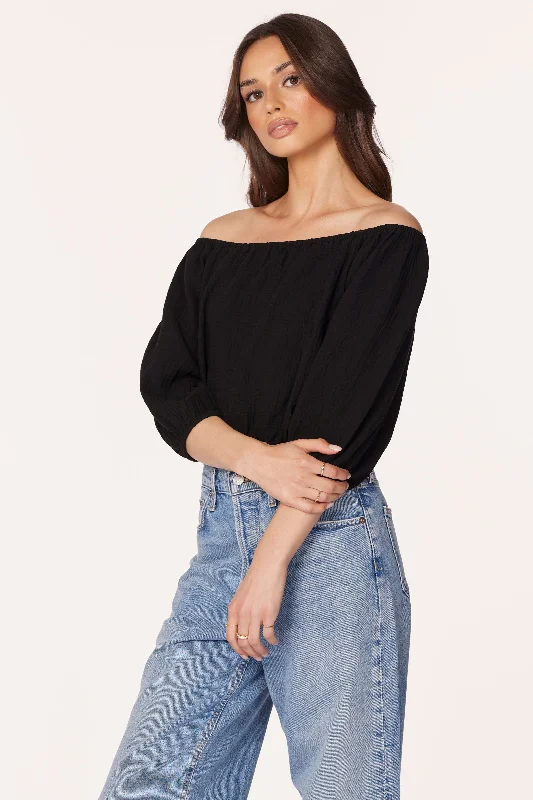 BOATNECK SHIRRED 3/4 SLEEVE TOP