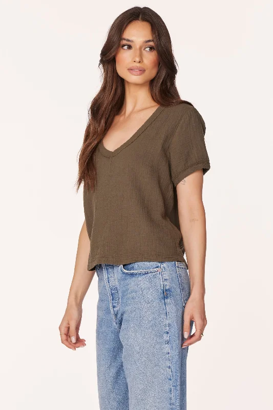 BOXY CROP V-NECK