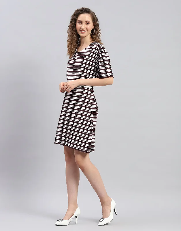 Women Maroon Stripe Round Neck 3/4 Sleeve Dress