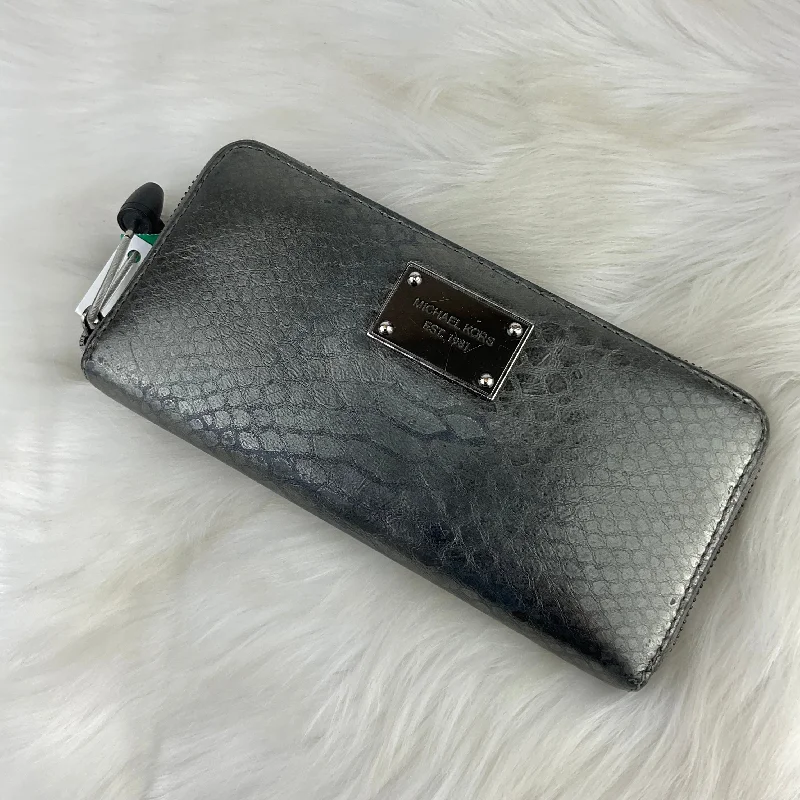 Wallet Designer By Michael Kors  Size: Medium